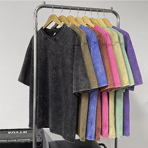 เสื้อยืดผู้ชายคอกลมแขนสั้นผ้าไหมพรมพิมพ์ลายสกรีนวินเทจฟอกสีแบบแอซิด ระบายอากาศได้ดี ทรงยาว ดีไซน์ขาดๆ  พร้อมโลโก้สั่งทำ - Product Image 1