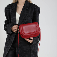 Sacs minimalistes de créateur pour femmes 2025 Sacs à bandoulière en cuir PU Sacs à bandoulière tendance en forme de selle
