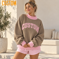 Ensemble décontracté deux pièces pour femme : Sweat-shirt oversize à col montant personnalisé et short à pois avec broderie et appliqués
