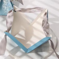 Vente en gros de sacs-cadeaux d'anniversaire en papier de luxe boîtes d'emballage pour chocolat boîte à bonbons triangulaire pour fête de mariage