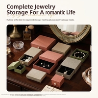 Boîte d'emballage rigide carrée en carton recyclé pour bijoux, avec insert en éponge pour boucles d'oreilles, boîte cadeau personnalisée