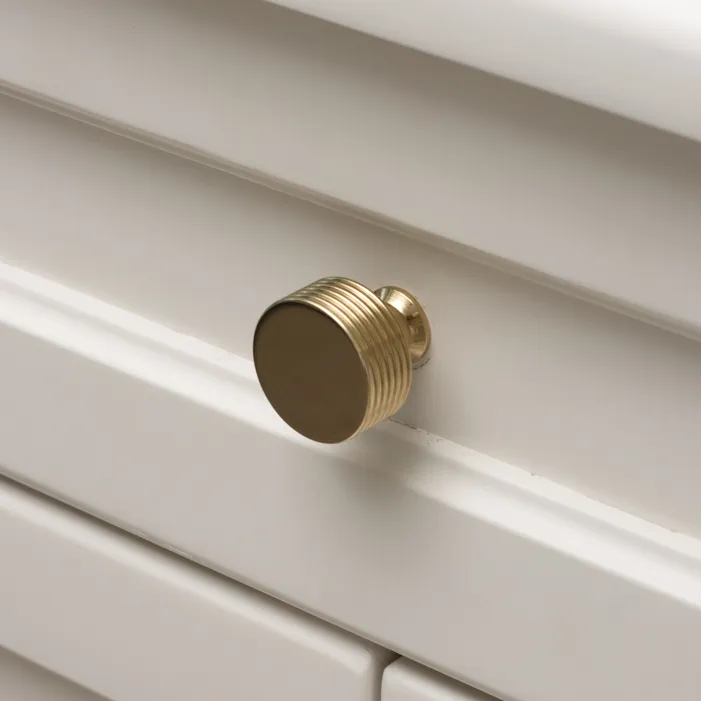 家具キッチンキャビネット用の新しいスタイルのソリッドブラスノブクロームゴールド真鍮カスタム仕上げ利用可能な引き出しプルノブハンドル