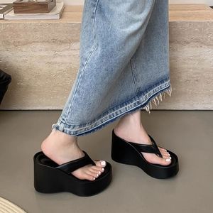 Nouvelles tongs de plage d'été pour femmes, style célébrité internet, avec semelle <span class=keywords><strong>compensée</strong></span> épaisse et dessus en microfibre, semelle extérieure en caoutchouc - Product Image 4