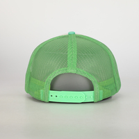 Casquette de camionneur de sport unisexe de haute qualité OEM Classics 5 panneaux en maille avec broderie personnalisée sur le côté avec écusson et logo