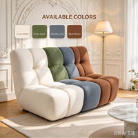 Fauteuil lounge moderne en bouclette avec revêtement doux au toucher, design modulaire pour salon de luxe et hôtel