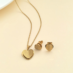 Conjunto de Joyería de Collar y Pendientes de Acero de Titanio con Forma de Corazón para Mujer, Cadena de Clavícula con Mariposa, Estilo INS, Accesorios de Moda - Product Image 1
