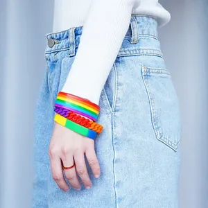 Prodotto promozionale arcobaleno bandiera e orologio arcobaleno LGBTQIA colorato arcobaleno Gay Pride roba