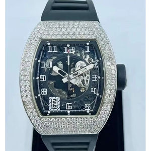 Reloj de acero inoxidable con fibra de carbono, movimiento mecánico automático con tourbillon transparente y fondo de caja de cristal de zafiro. - Product Image 1