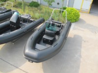 Vente directe usine – Bateau pneumatique rigide 6 places noir 470 – Yacht populaire avec matériau Hypalon en fibre de verre pour navigation en lac et activités nautiques en extérieur