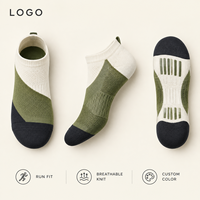 Chaussettes de course blanches, jaunes et vertes respirantes avec maille ventilée, gestion de l'humidité, maintien du talon et amorti ciblé pour les orteils plats