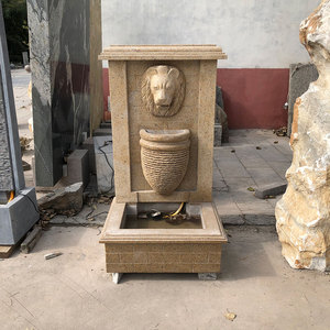 Hermosa Fuente de Pared con Cabeza de León Tallada en Granito Antiguo para Decoración de Jardín - Product Image 6