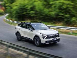 2025 pour <span class=keywords><strong>Kia</strong></span> <span class=keywords><strong>Sportage</strong></span> 2.0T 2WD édition phare SUV haute vitesse 5 portes 5 places essence véhicule intérieur sombre FWD caméra arrière Ne - Product Image 4