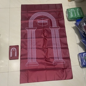 Tapis <span class=keywords><strong>de</strong></span> <span class=keywords><strong>prière</strong></span> islamique portable <span class=keywords><strong>de</strong></span> poche, cadeau islamique, vente en gros à prix d'usine - Product Image 6