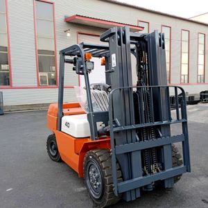 Venta caliente en China Nueva carretilla elevadora todoterreno 4WD 4x4 de <span class=keywords><strong>3</strong></span> toneladas con precio diésel para industrias minoristas - Product Image 3