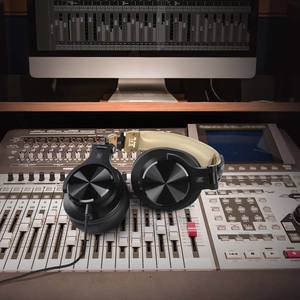 Amazo Hot Selling A70 Wireless <strong>Headphone</strong> Over Ear Studio <strong>Headphone</strong> 40mm Driver 650mah Battery With 3.5mm/6.35mm Audio Cable - Product Image 6