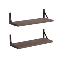 Étagères flottantes vintage en bois rustique avec supports métalliques triangulaires, rangement mural et décoration gain de place pour salle de bain