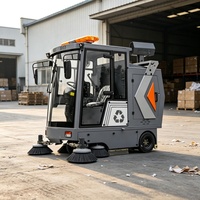 Nettoyeur de sols à batterie ZMT E-84 G26 avec cabine fermée et lavage haute pression pour l'entretien des hôtels, des complexes hôteliers et des terrains de golf