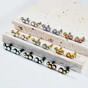 Acier chirurgical cristal Cartilage Helix Tragus plaqué <span class=keywords><strong>or</strong></span> <span class=keywords><strong>oreille</strong></span> goujon Flash <span class=keywords><strong>Film</strong></span> gemme boucle <span class=keywords><strong>d</strong></span>'<span class=keywords><strong>oreille</strong></span> Piercing femmes bijoux de corps en gros - Product Image 5