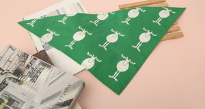 ผ้าพันคอสุนัขโพลีเอสเตอร์ลายสามเหลี่ยมพิมพ์โลโก้ตามสั่ง ของขวัญแจกสำหรับกิจกรรมกลางแจ้ง - Product Image 2