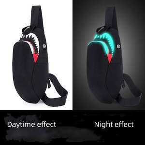 Sac à bandoulière multifonctionnel en tissu Oxford pour homme avec logo personnalisé, chargement USB, imperméable, sac messager et sac de poitrine - Product Image 4