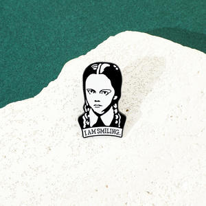 Bestseller: Ich lache – Wednesday Addams Film Metall-Hard-Enamel-Anstecknadeln/Broschen für dunkle Retro-Kleidung und Dekoration - Product Image 3