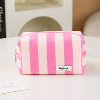 Nouvelles trousses de toilette personnalisées à monogramme rayé, étuis à crayons portables en tissu doux, sacs de toilette pour cadeau de demoiselle d'honneur