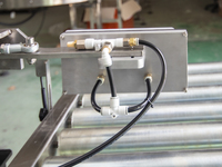 YIMU YM320 Machine automatique de scellage d'angle d'autocollant de deux côtés pour boîtes en carton Machine d'étiquetage de grandes boîtes en papier plastique pour cargaison de palettes