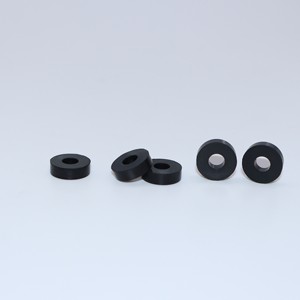 Rondelles plates en caoutchouc NBR, best-seller, utilisées pour l'étanchéité industrielle, la protection contre l'huile, l'étanchéité à l'eau et l'absorption des chocs des équipements et machines. - Product Image 1