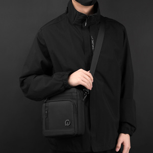 Nouveau sac à bandoulière en polyester pour homme, sac à main décontracté et tendance, sac bandoulière pour activités de plein air, style carré vertical, sac pour garçon - Product Image 6