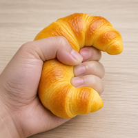 Jouet Squishy Croissant à Remontée Lente, Balle Anti-Stress Réaliste en Forme de Croissant, Jouet Sensoriel Doux pour Enfants et Adultes, Idéal pour le Bureau