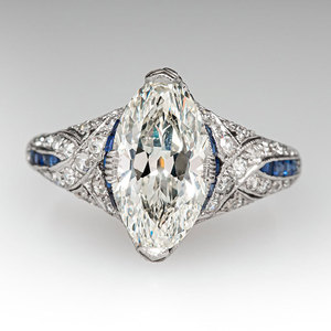 Anello in Platino con Diamante Taglio a Pera e Zaffiri Blu Laterali, Colore D Naturale, Gioiello di Fidanzamento da Donna Q008 - Product Image 4