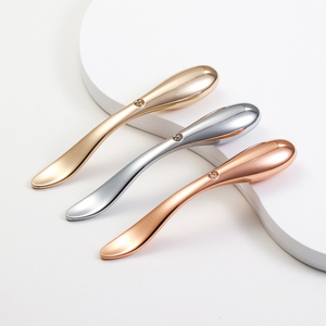 Spatule cosmétique en métal pour crème, applicateur de crème pour les yeux, cuillères hygiéniques pour soins de la peau, outil de massage facial, logo <span class=keywords><strong>personnalisé</strong></span>, fabrication en usine - Product Image 2