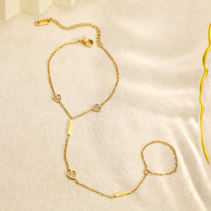 Cadena corporal chapada en oro con forma de corazón e incrustaciones de diamantes, joyería minimalista para uso diario. - Product Image 2
