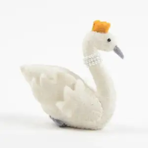 Agulha feita à mão de lã de feltro para bebês, decoração de pássaros flamingos e cisnes, decoração de Natal para casa e feriados, árvore de Natal suspensa