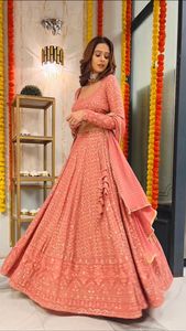 Qualité supérieure brodée avec séquence de 3mm Lehenga Choli à vendre auprès d'un fournisseur indien au prix d'exportation - Product Image 2