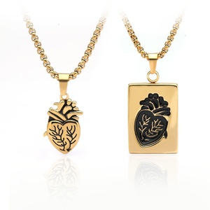 Collares de Pareja Modernos Chapados en Oro, Cuentas en Forma de Corazón de Acero Inoxidable y Colgantes Estilo Rock con Forma de Mariposa en Stock - Product Image 6