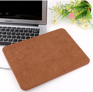 Soporte de Muñeca Duradero y Cargador Inalámbrico Rápido de 15W, Alfombrilla de Ratón Ergonómica de Cuero PU para Oficina, Juegos y Escritorio - Product Image 3