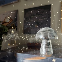 Boule disco en verre en forme de champignon, couleur personnalisée, attrape-soleil pour fenêtre, bureau, décoration de fête de Noël, vente en gros