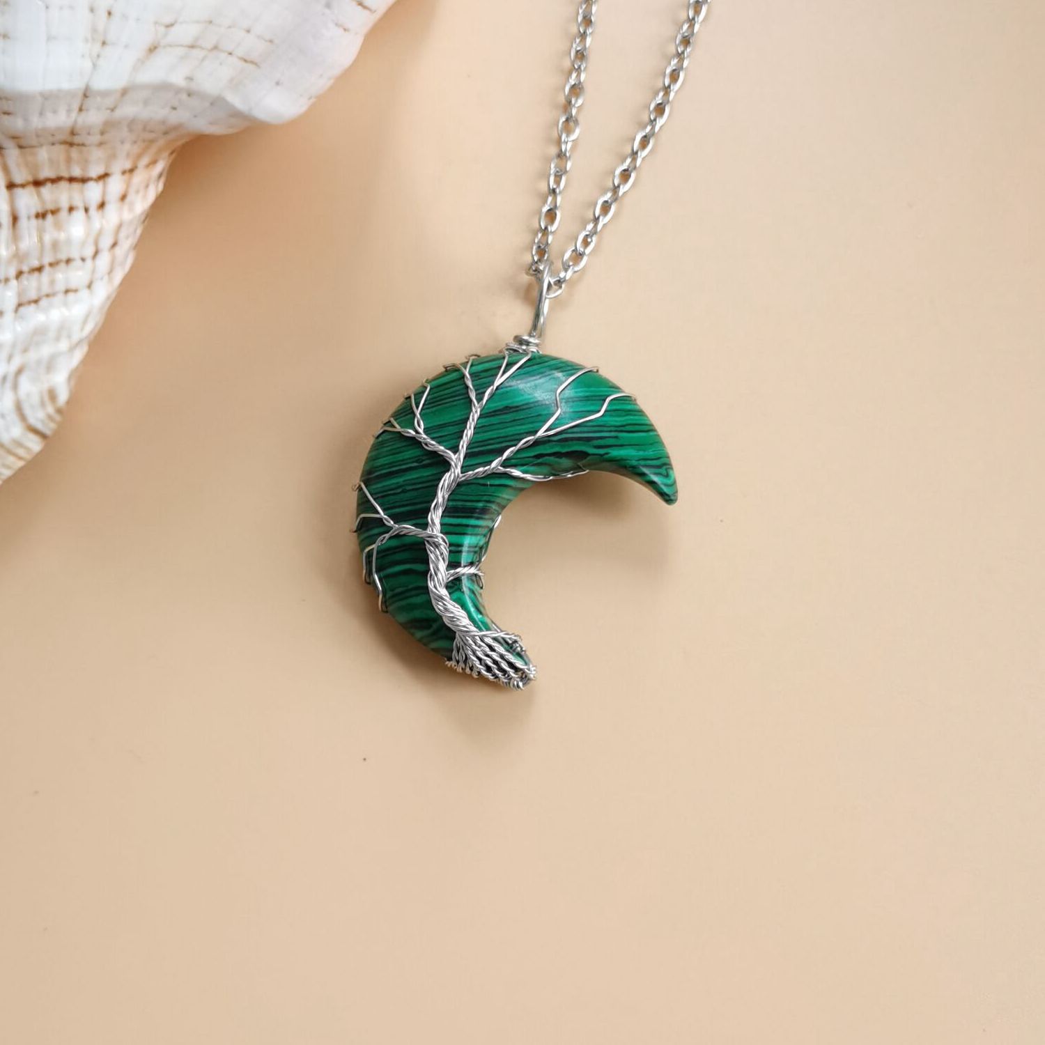 White k malachite