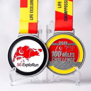 Ensemble <span class=keywords><strong>de</strong></span> médailles bicolores estampées avec cadre circulaire en argent mat, motif en <span class=keywords><strong>relief</strong></span> <span class=keywords><strong>de</strong></span> la <span class=keywords><strong>carte</strong></span> <span class=keywords><strong>de</strong></span> Singapour, design réversible pour les événements SG ExploRun - Product Image 1