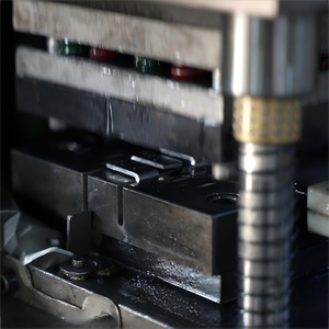 Troquel CNC personalizado para fabricación de chapa, soldadura y estampado de piezas en la industria del hardware - Product Image 2