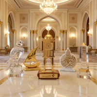 Trophées en métal de style qatari en gros avec technologie de gravure 3D de haute qualité pour les récompenses d'exposition et les cadeaux d'affaires