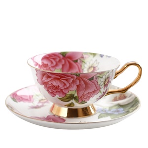 Bone china carina in ceramica tea cafe <span class=keywords><strong>tazza</strong></span> di caffè stampa fiore personalizzato di fabbrica con manico in oro logo <span class=keywords><strong>tazza</strong></span> <span class=keywords><strong>da</strong></span> tè - Product Image 1