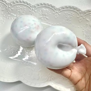 Balle anti-stress ronde blanche de 6 cm en TPR, effet neige crémeuse, jouet à presser pour la relaxation et l'ambiance, jouet sensoriel souple, cadeau pour enfants et adultes - Product Image 4