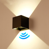 Applique murale LED en forme de cube à détection de mouvement moderne et minimaliste Corps en aluminium étanche IP65