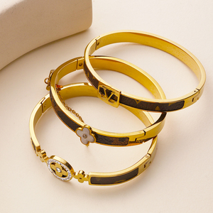 Brazalete de Acero Inoxidable con Zirconia, Chapado en Oro de 18k, Diseño Inspirado en Marcas Famosas, Joyería Fina de Moda - Product Image 1