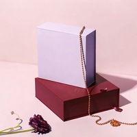Boîte cadeau rigide magnétique personnalisée pour bijoux, emballage de luxe en papier bicolore pour collier, bague, boucles d'oreilles, logo personnalisé disponible