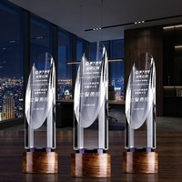 Trophée en cristal personnalisé avec gravure de logo, prix de récompense en cristal, décoration de cérémonie d'entreprise sur mesure avec base en bois – Fournisseur d'usine