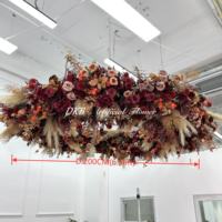 Arrangement floral de plafond pour événements de mariage, roses rouge foncé et pampas, fleurs artificielles suspendues en forme de cercle pour plafond