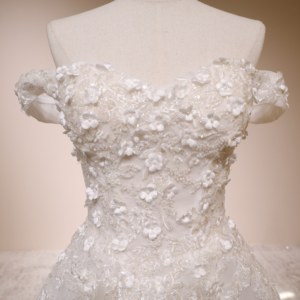 Abito <span class=keywords><strong>da</strong></span> sposa a trapezio con spalle scoperte, maniche a cappuccio, pizzo floreale 3D con perline, in tulle, <span class=keywords><strong>taglie</strong></span> forti, personalizzabile, all'ingrosso direttamente dalla fabbrica - Product Image 4